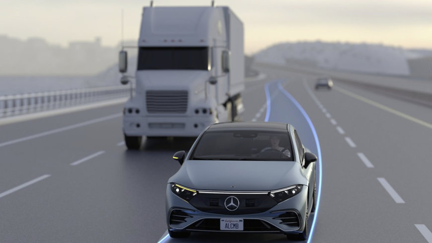 Mercedes-Benz presenta la funcionalidad de cambio de carril automático para el mercado Europeo